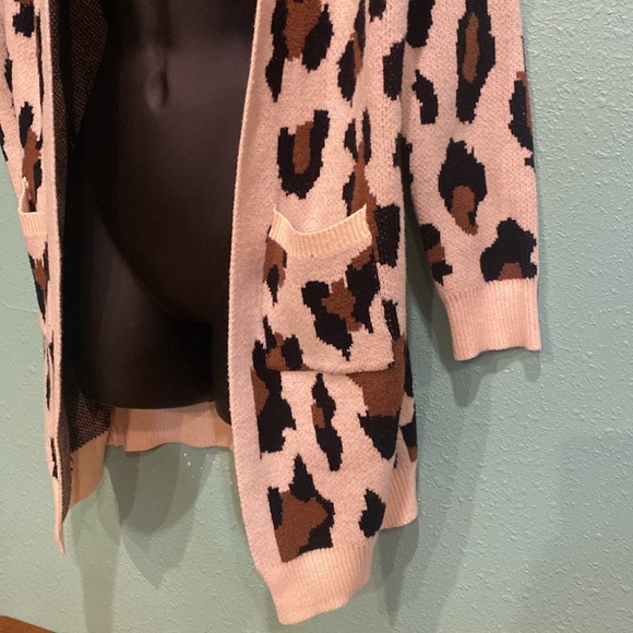 FSL Apparel cheetah print open front cardigan. Size small. - Picture 3 of 5